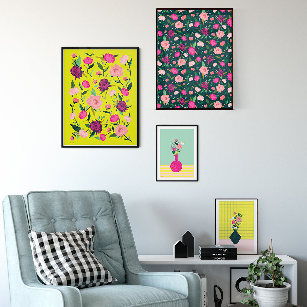 PINK VASE - הדפס פרחים באגרטל ורוד Small poster